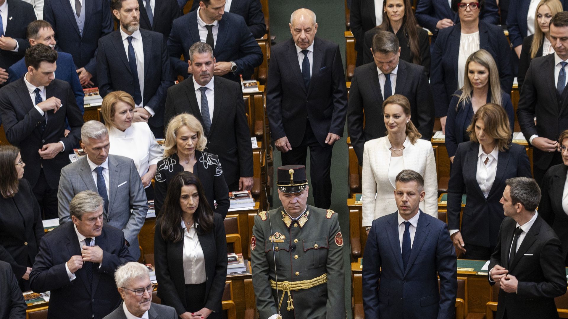 Ráfér a parlamentre egy kis élet