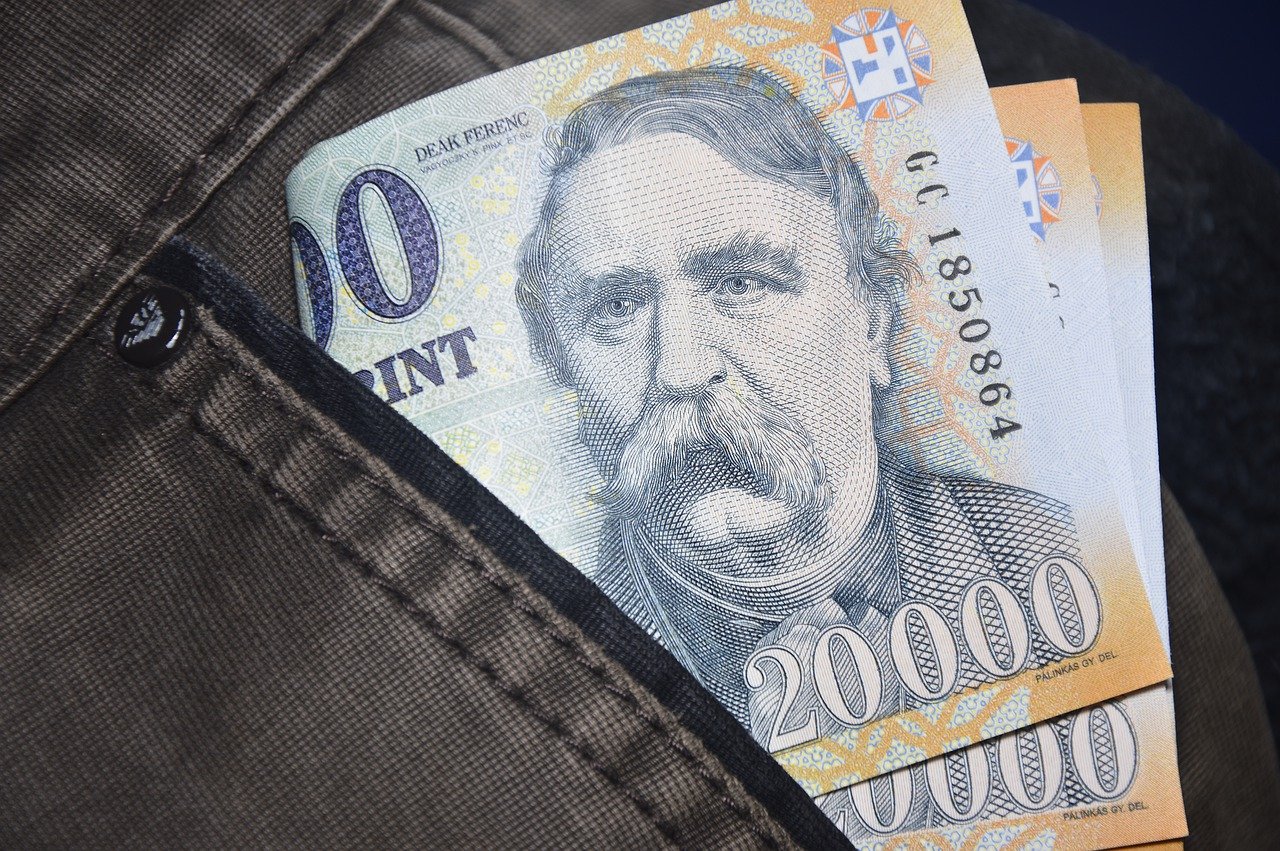 Szja-csökkentés: a dolgozók felének több maradhat a zsebében
